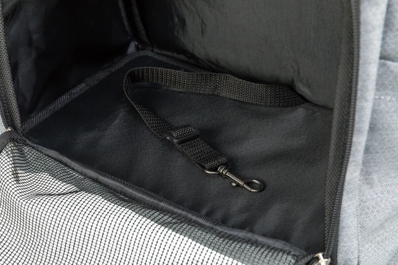 Hunde- und Katzenrucksack Ava mit formstabiler Bügelöffnung und Trolley-Befestigung, grau