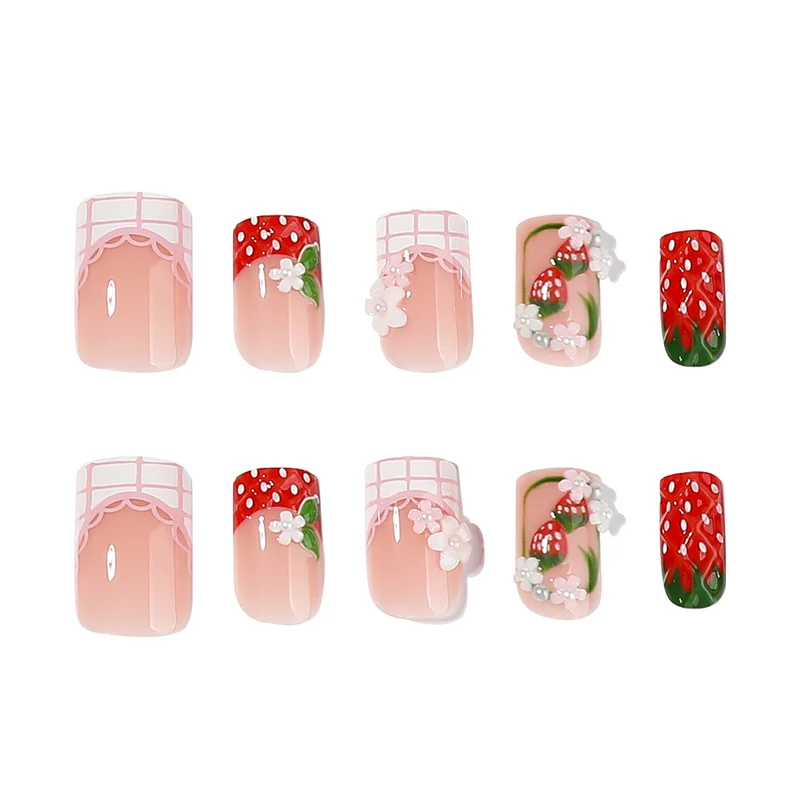Kreative Nagelkunst im Erdbeerdesign Karnz