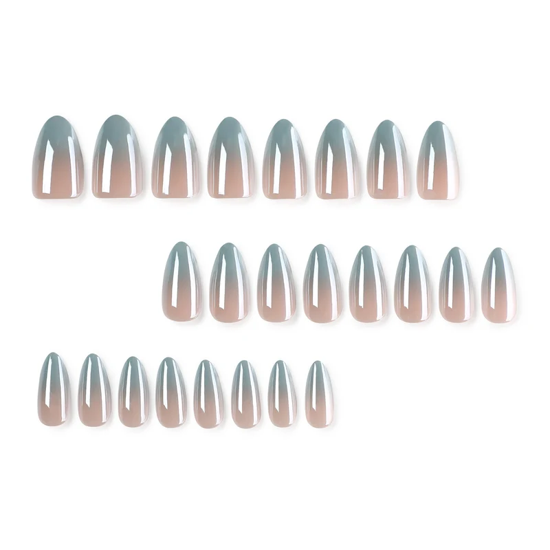 Grafische Stiletto-Nägel mit elegantem Ombre-Effekt Karnz