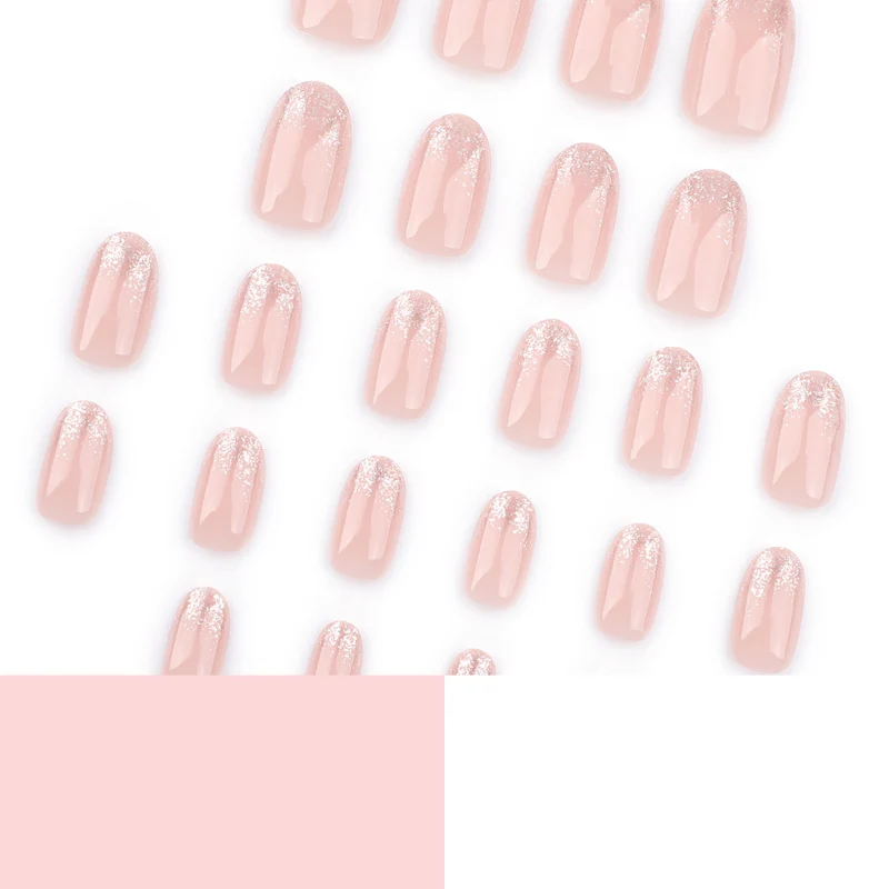 Glitzernde Nagelverlängerungen mit elegantem Farbverlauf Karnz