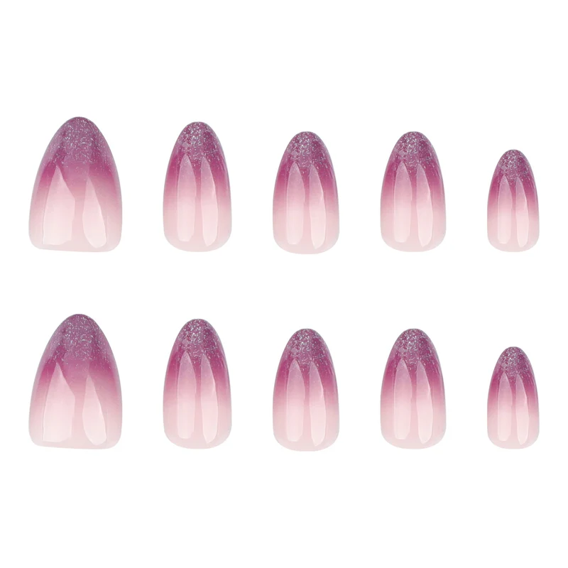 Glänzende Nagelverlängerungen mit sanftem Ombre-Effekt Karnz