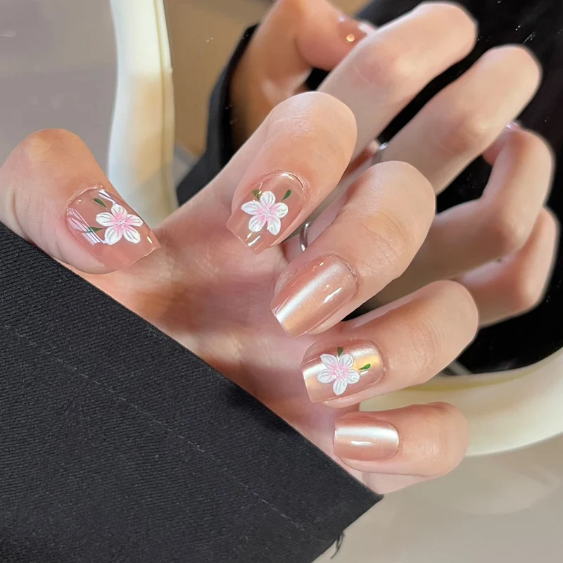 Elegante Lange Press-On Nägel Set mit Künstlerischen Spitzen Karnz