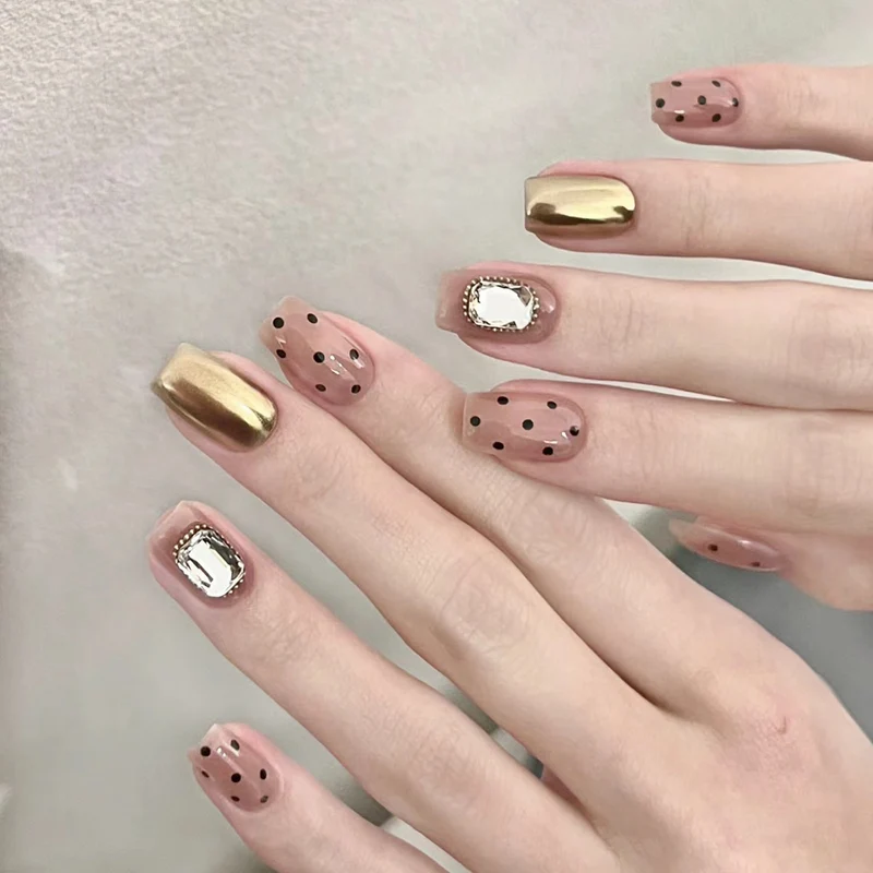 Elegante Lange Press-On Nägel Set mit Künstlerischen Spitzen Karnz