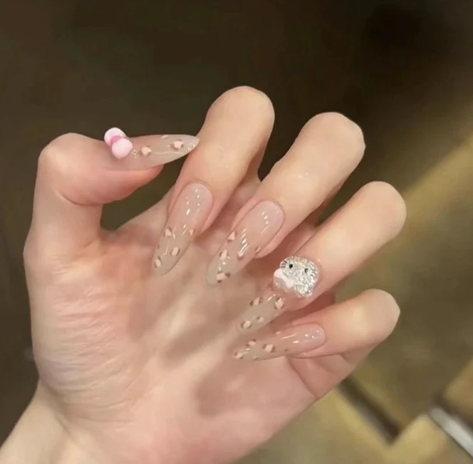 Elegante Lange Press-On Nägel Set mit Künstlerischen Spitzen Karnz