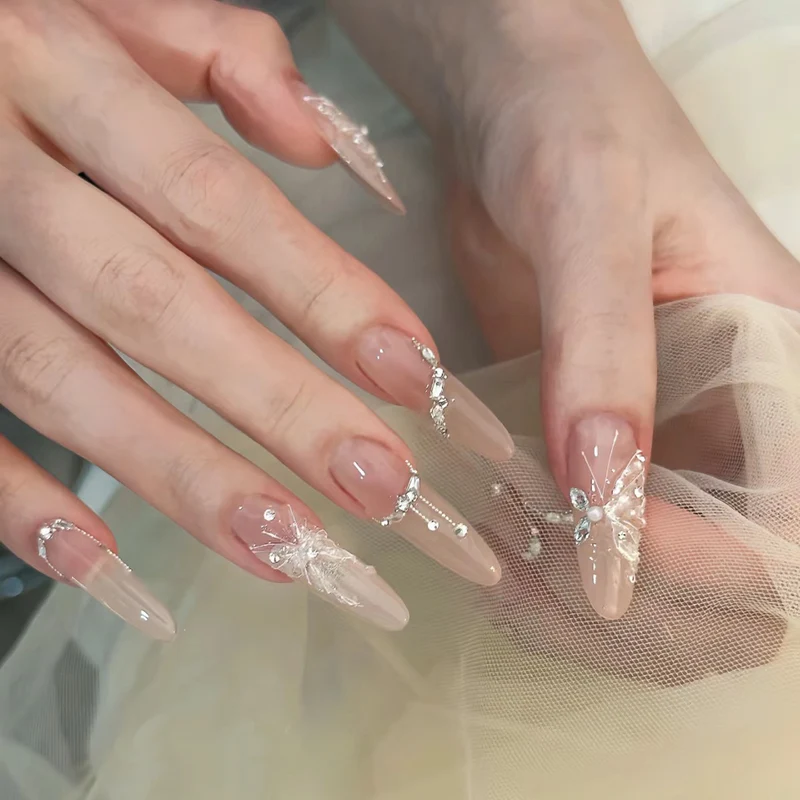 Elegante Lange Press-On Nägel Set mit Künstlerischen Spitzen Karnz