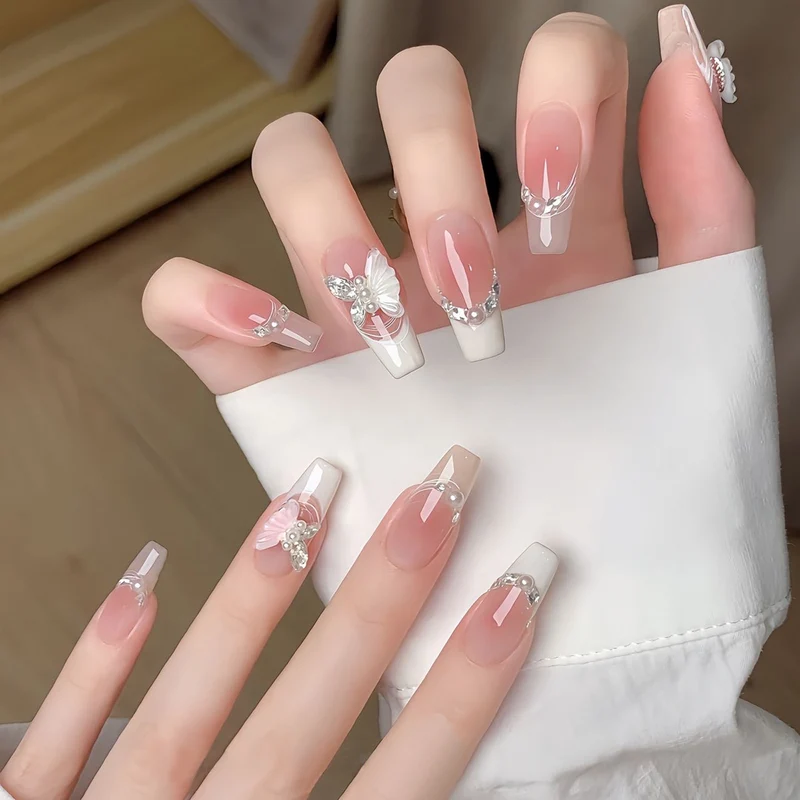 Elegante Lange Press-On Nägel Set mit Künstlerischen Spitzen Karnz