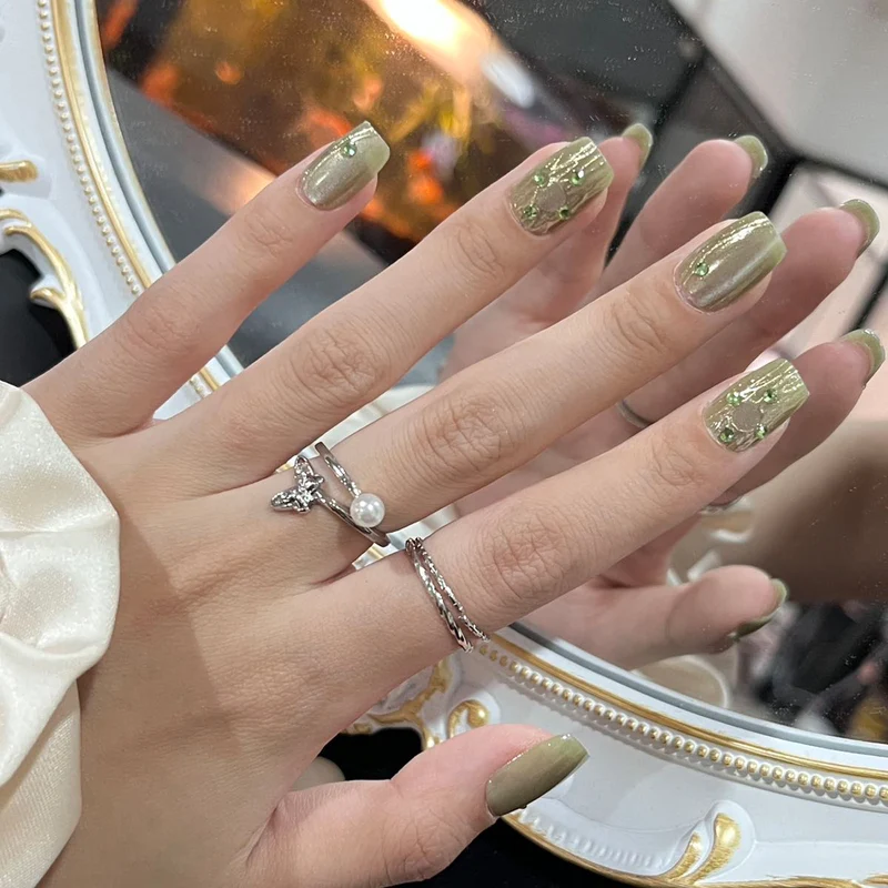 Elegante Lange Press-On Nägel Set mit Künstlerischen Spitzen Karnz