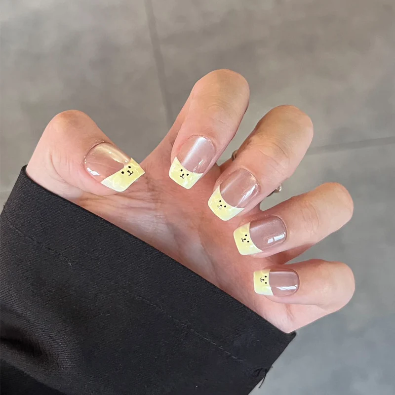 Elegante Lange Press-On Nägel Set mit Künstlerischen Spitzen Karnz