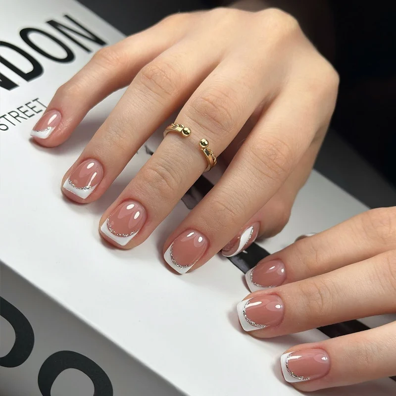 Elegante Lange Press-On Nägel Set mit Künstlerischen Spitzen Karnz