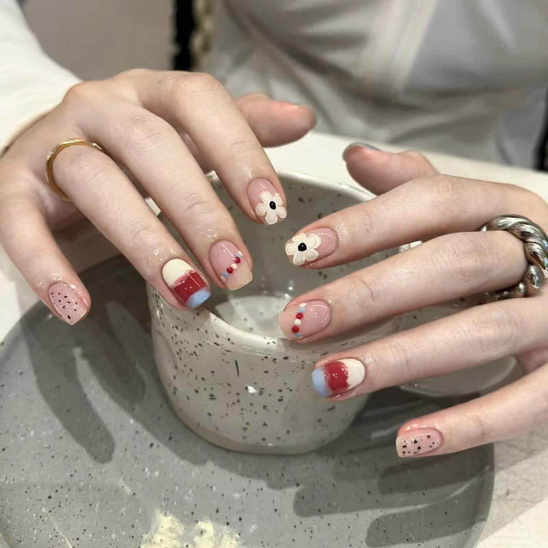 Elegante Lange Press-On Nägel Set mit Künstlerischen Spitzen Karnz