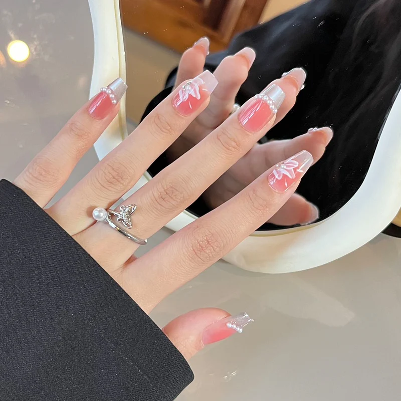 Elegante Lange Press-On Nägel Set mit Künstlerischen Spitzen Karnz