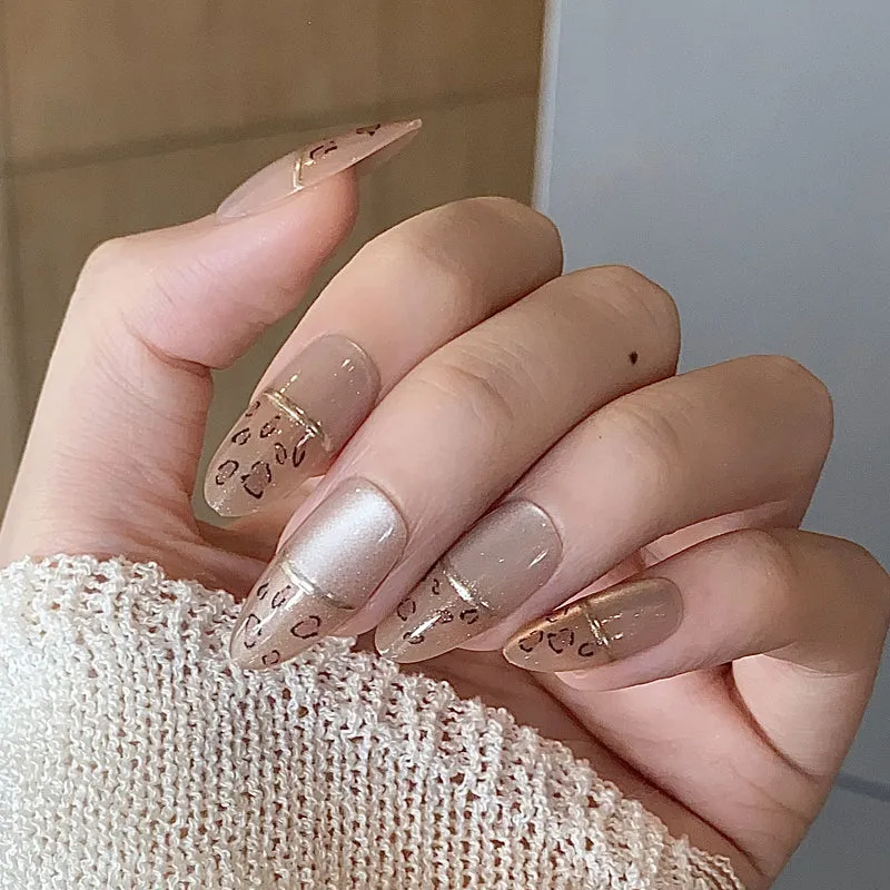 Thematische Nagelkunst Press-On Nägel mit süßen Charakter- und Schleifendesigns Karnz