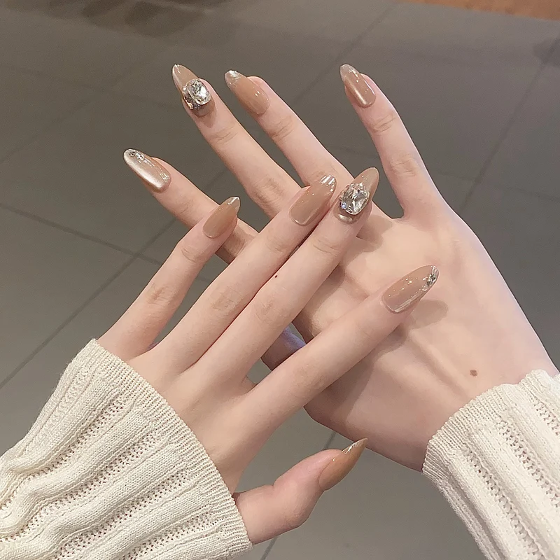Thematische Nagelkunst Press-On Nägel mit süßen Charakter- und Schleifendesigns Karnz