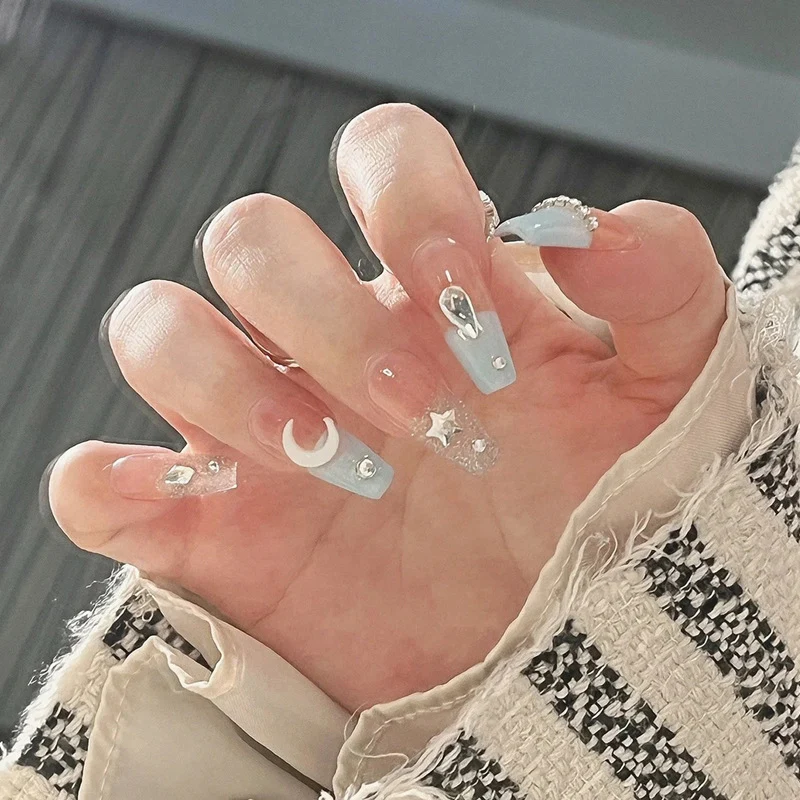 Thematische Nagelkunst Press-On Nägel mit süßen Charakter- und Schleifendesigns Karnz
