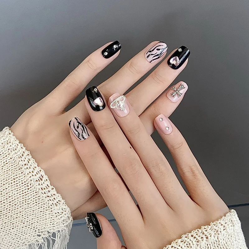 Thematische Nagelkunst Press-On Nägel mit süßen Charakter- und Schleifendesigns Karnz