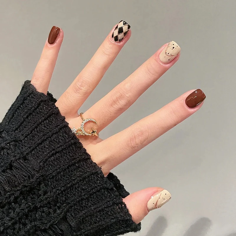 Thematische Nagelkunst Press-On Nägel mit süßen Charakter- und Schleifendesigns Karnz