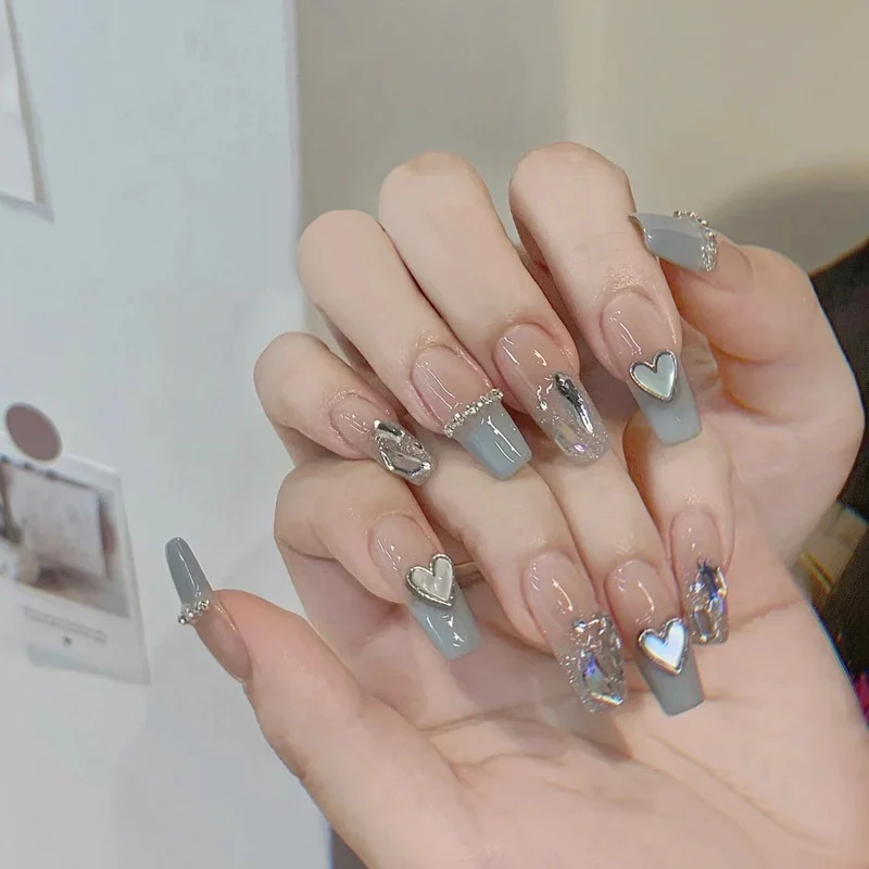 Thematische Nagelkunst Press-On Nägel mit süßen Charakter- und Schleifendesigns Karnz