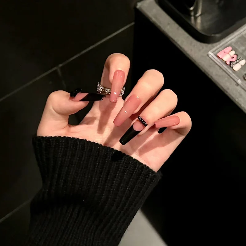 Thematische Nagelkunst Press-On Nägel mit süßen Charakter- und Schleifendesigns Karnz