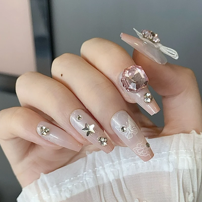 Thematische Nagelkunst Press-On Nägel mit süßen Charakter- und Schleifendesigns Karnz