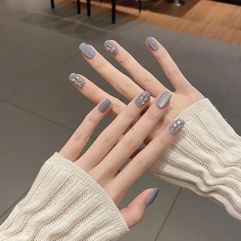 Thematische Nagelkunst Press-On Nägel mit süßen Charakter- und Schleifendesigns Karnz