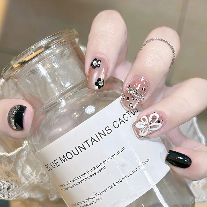 Thematische Nagelkunst Press-On Nägel mit süßen Charakter- und Schleifendesigns Karnz