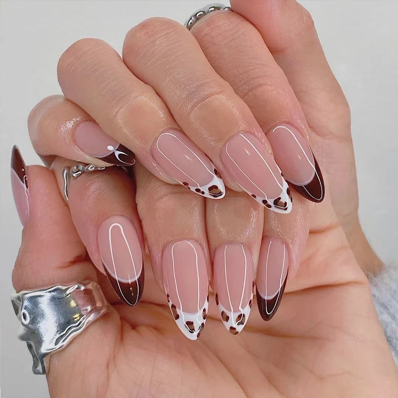 Stylisches Stiletto Press-On Nagelkunstset Karnz