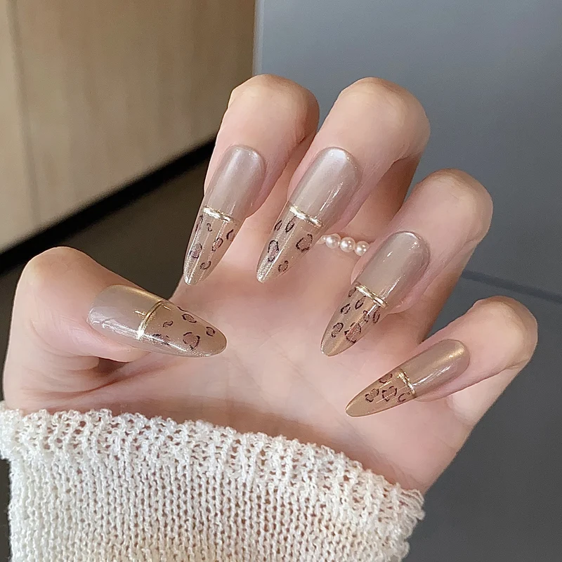 Stylische Press-On-Nageltips mit Leopardendesign Karnz