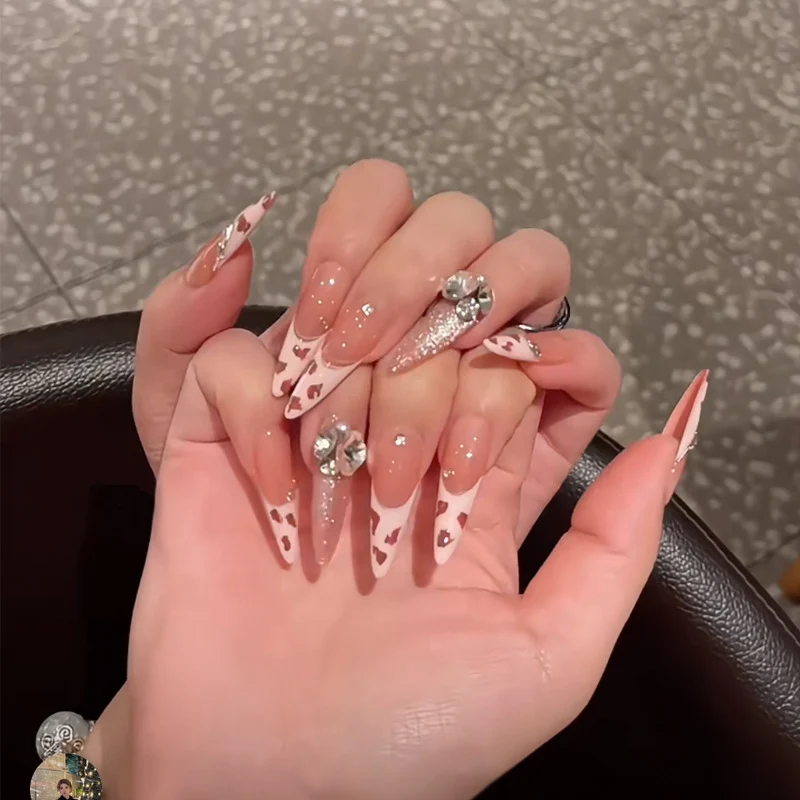 Stylische Press-On-Nageltips mit Leopardendesign Karnz