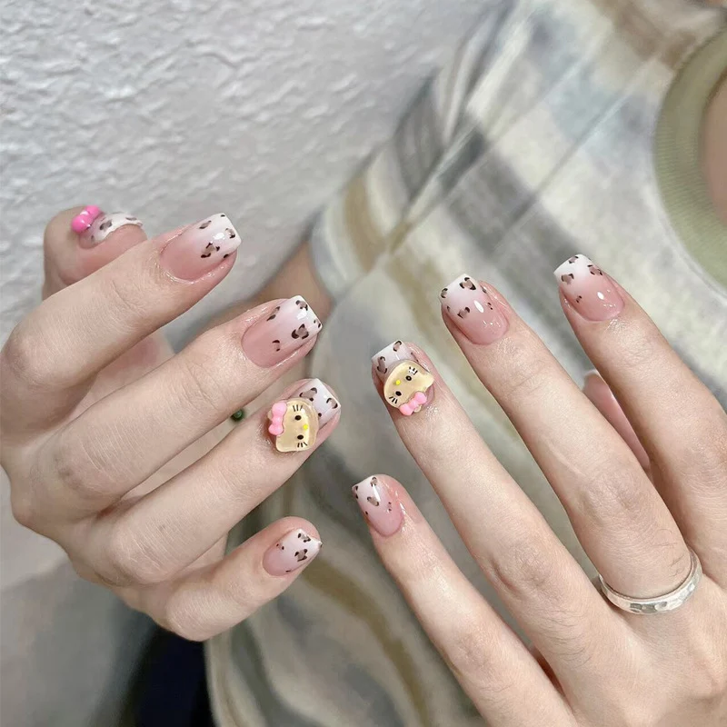 Stylische Press-On-Nageltips mit Leopardendesign Karnz