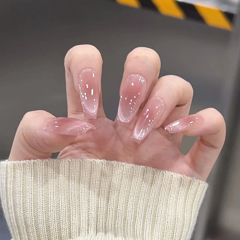 Stylisches Press-On Nagel-Set mit eleganten Glitzerakzenten Karnz