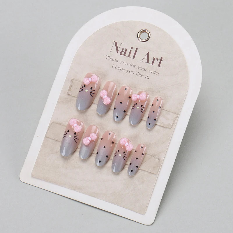Stylisches Press-On Nagel-Set mit eleganten Glitzerakzenten Karnz