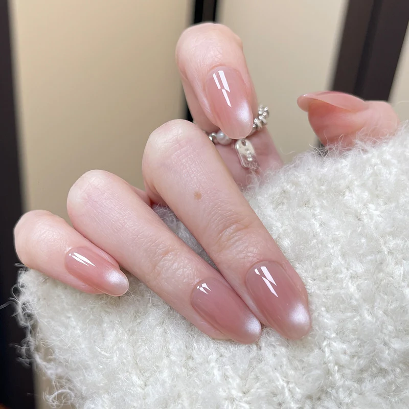 Stylisches Press-On Nagel-Set mit eleganten Glitzerakzenten Karnz