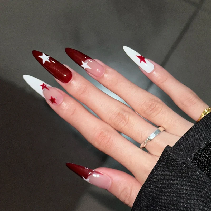 Stylisches Press-On Nagel-Set mit eleganten Glitzerakzenten Karnz