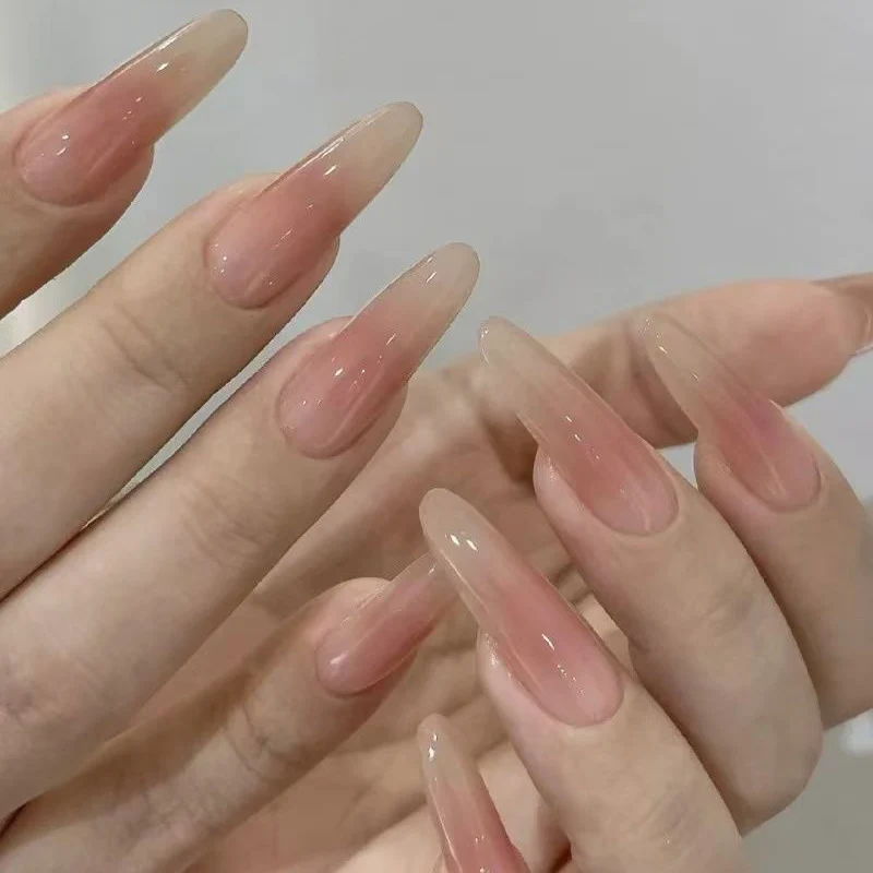 Stylisches Press-On Nagel-Set mit eleganten Glitzerakzenten Karnz