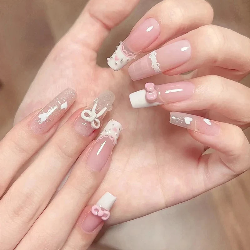 Stylisches Nagelkunst Press-On Set mit Glitter und glänzendem Finish Karnz