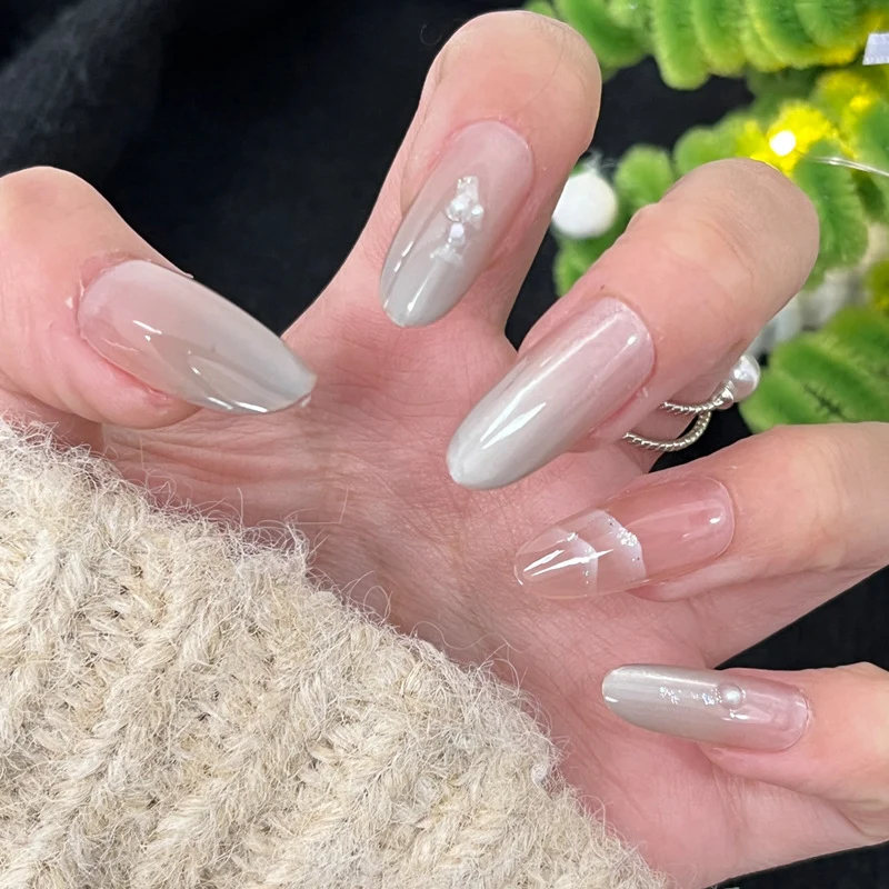 Stylisches Nagelkunst Press-On Set mit Glitter und glänzendem Finish Karnz