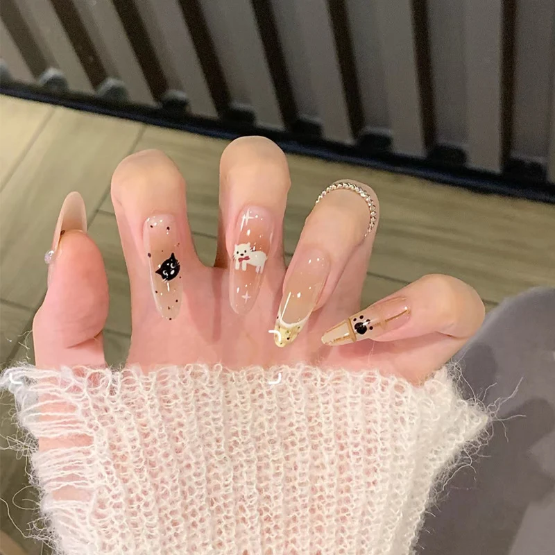 Stylisches Nagelkunst Press-On Set mit Glitter und glänzendem Finish Karnz