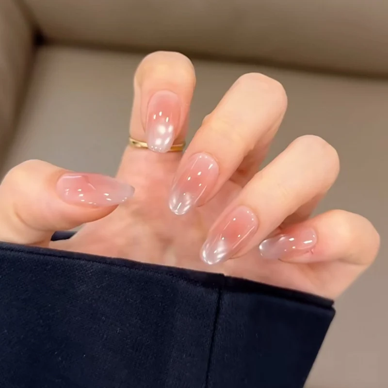 Stylisches Nagelkunst Press-On Set mit Glitter und glänzendem Finish Karnz