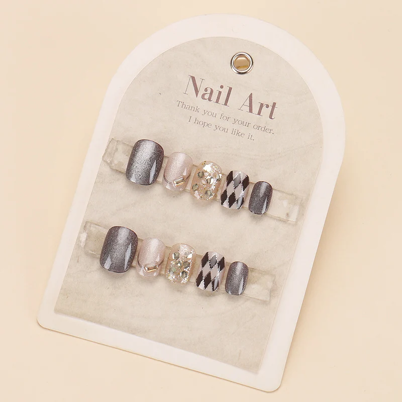 Stylisches Nagelkunst Press-On Set mit Glitter und glänzendem Finish Karnz