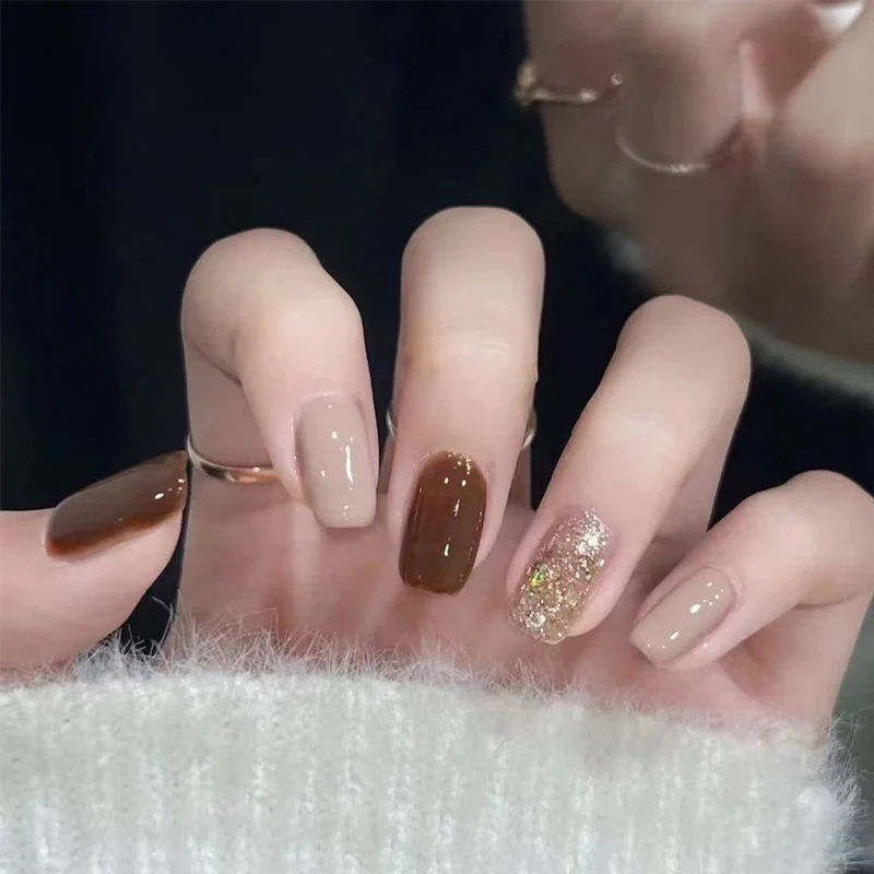 Stylisches glitzerndes Press-On-Nagelset Karnz