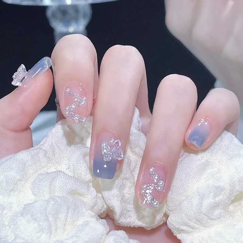 Press-On Nail Design Set mit künstlerischen holografischen Elementen Karnz