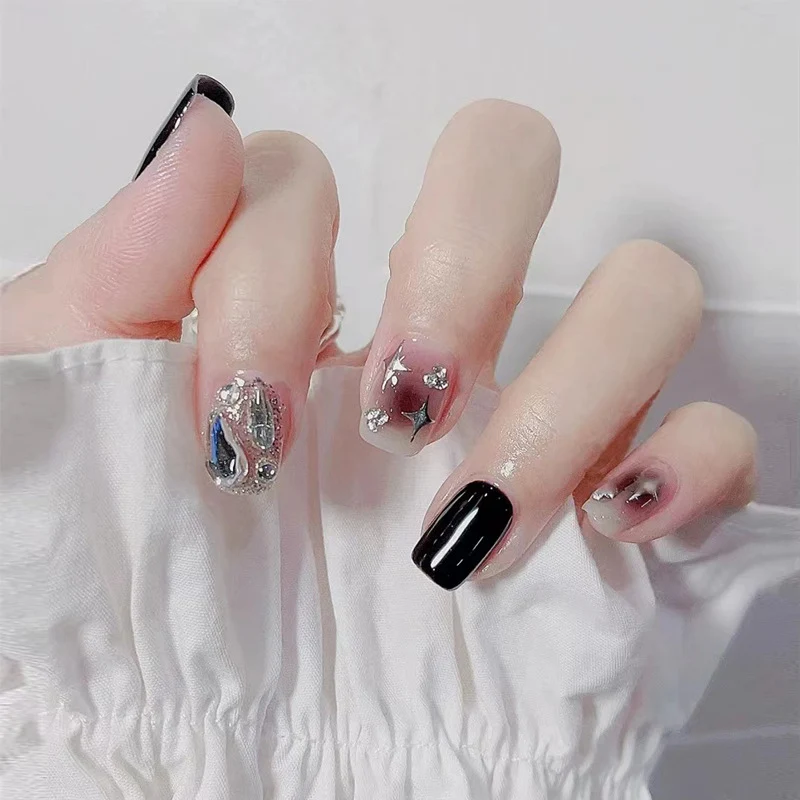 Press-On Nail Design Set mit künstlerischen holografischen Elementen Karnz