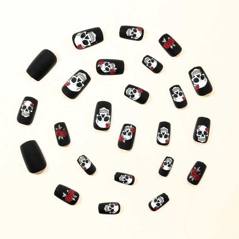 Skull und Rose Acryl Nagelkunst Verlängerungen Karnz