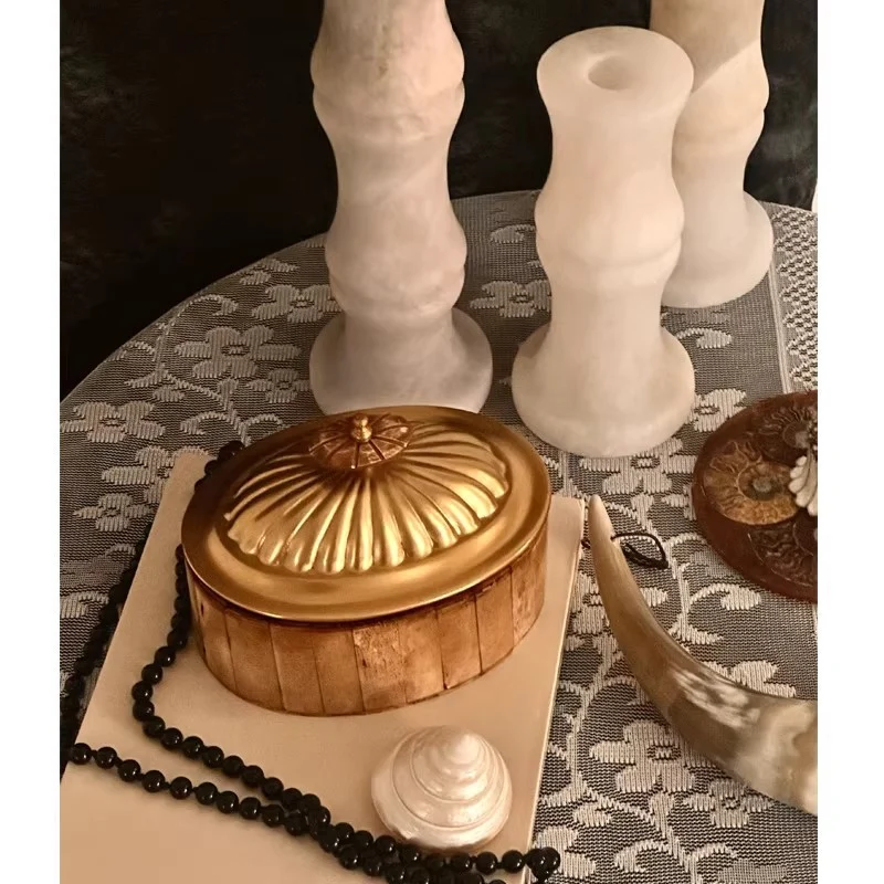 Eleganter dekorativer Kerzenlöscher