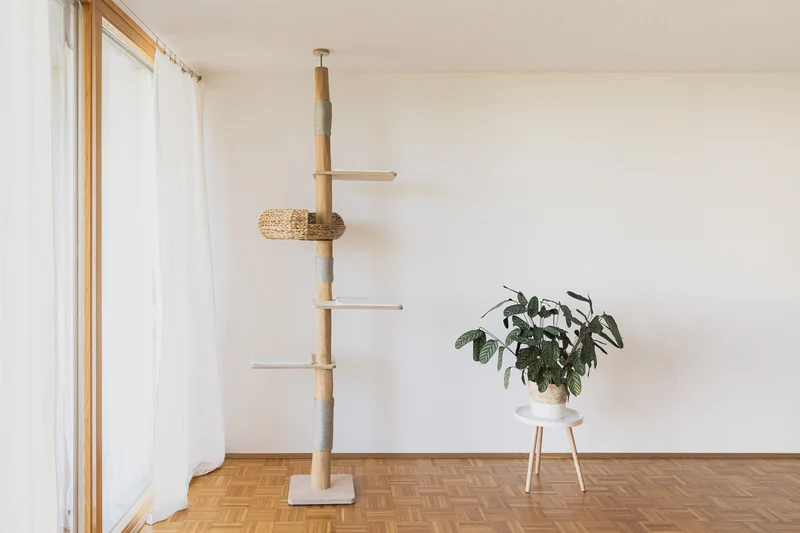 NUDE SKY – Deckenhoher Kratzbaum XXL aus Naturstamm