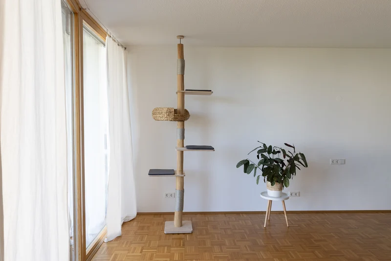 NUDE SKY – Deckenhoher Kratzbaum XXL aus Naturstamm