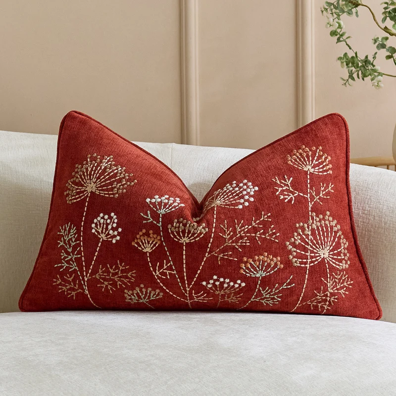 Bestickte Leinen-Wurfkissenhülle mit floralem Motiv