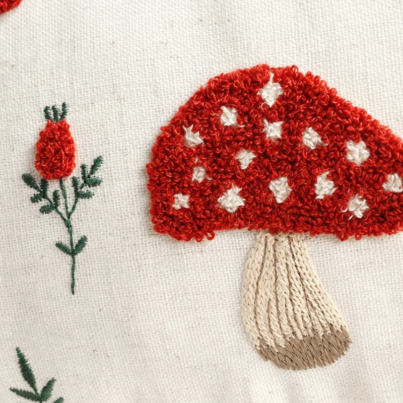 Bestickte Herbst-Wurfkissenhülle mit Pilz- und Blattanwendung