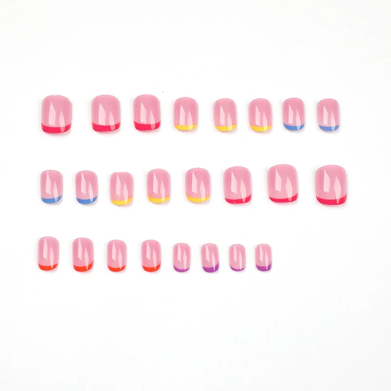 Nagelkunst mit bunten Spitzen Karnz