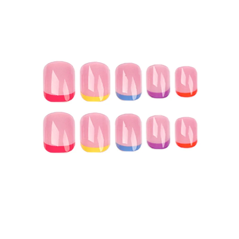 Nagelkunst mit bunten Spitzen Karnz